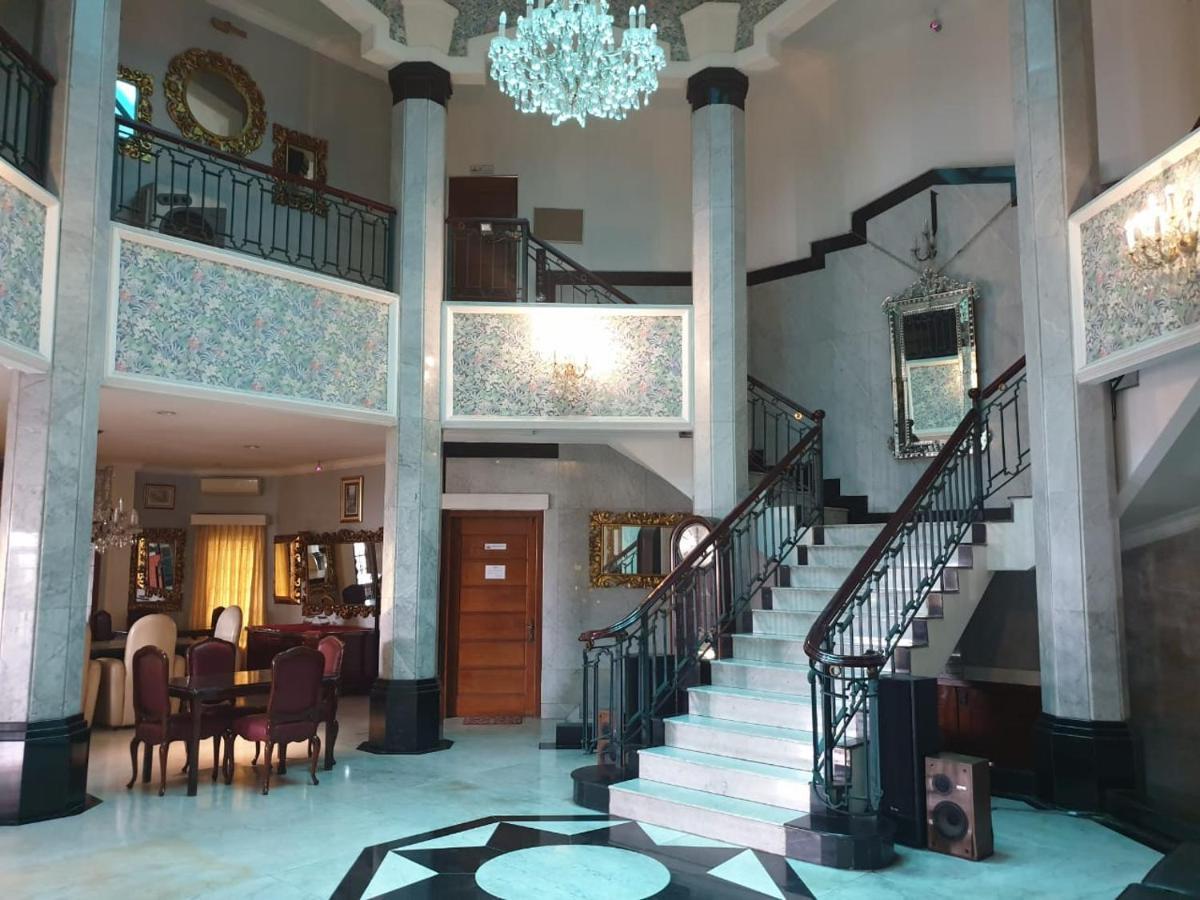 Arimbi Pejaten Suites Yakarta Exterior foto