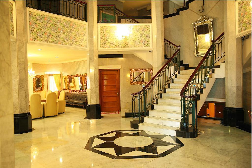 Arimbi Pejaten Suites Yakarta Exterior foto