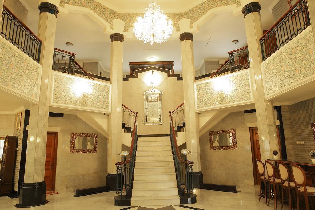 Arimbi Pejaten Suites Yakarta Exterior foto