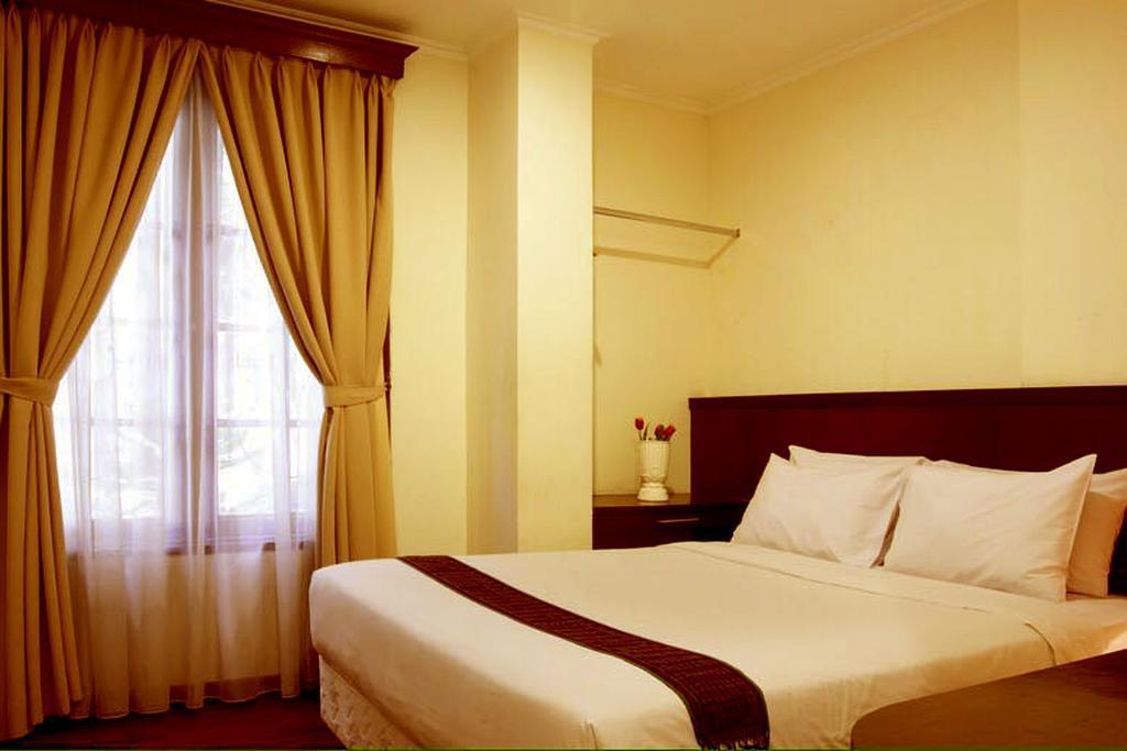Arimbi Pejaten Suites Yakarta Exterior foto