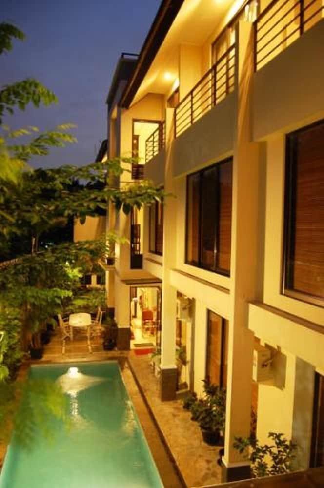 Arimbi Pejaten Suites Yakarta Exterior foto