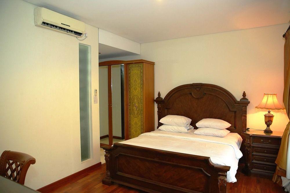 Arimbi Pejaten Suites Yakarta Exterior foto