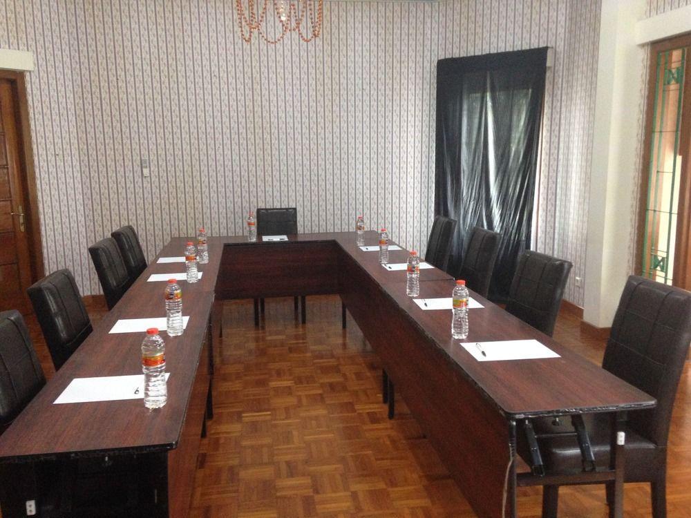 Arimbi Pejaten Suites Yakarta Exterior foto