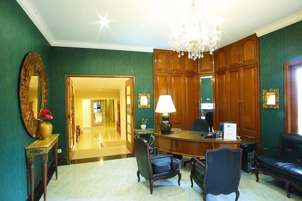 Arimbi Pejaten Suites Yakarta Exterior foto