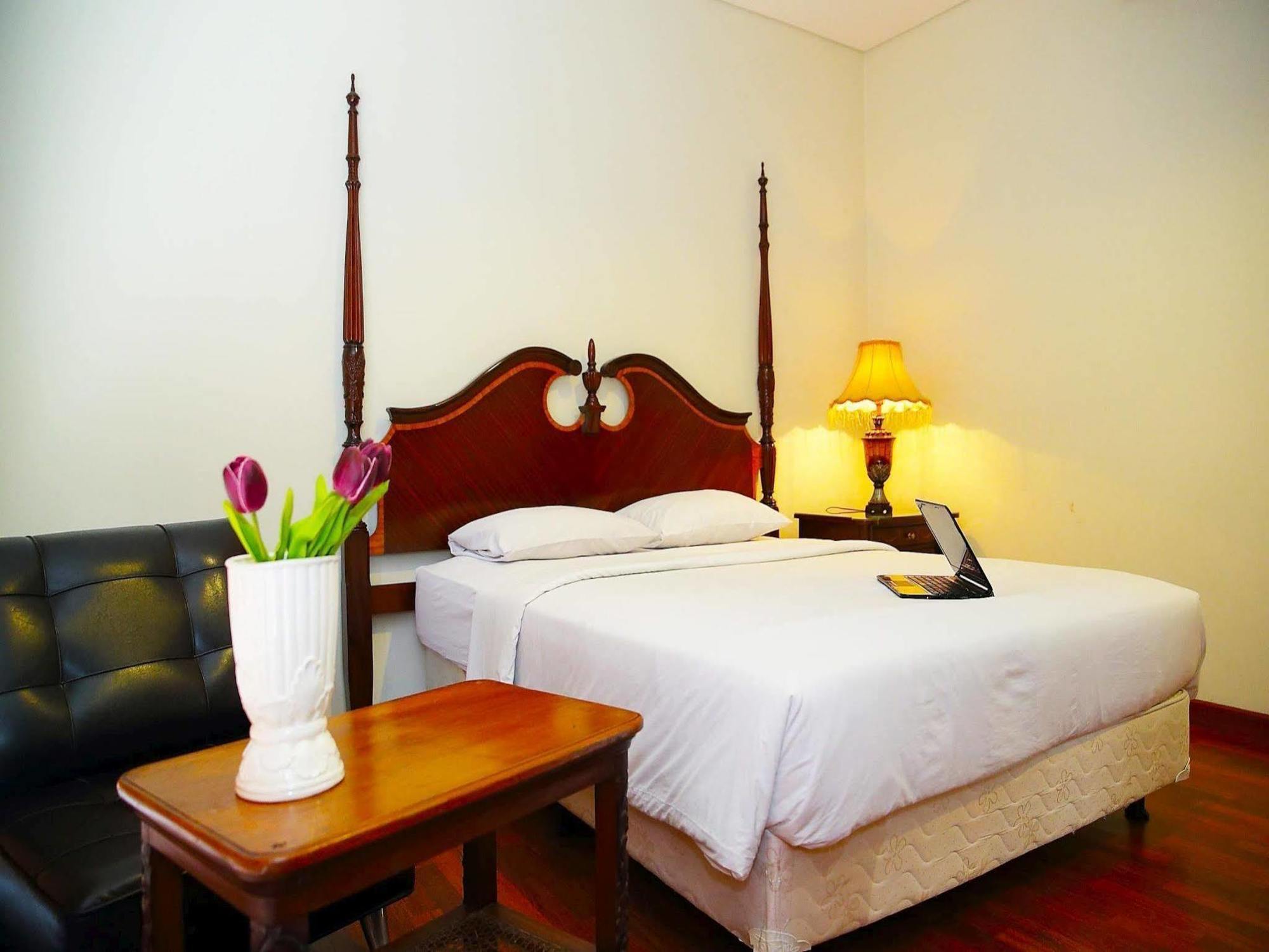 Arimbi Pejaten Suites Yakarta Exterior foto