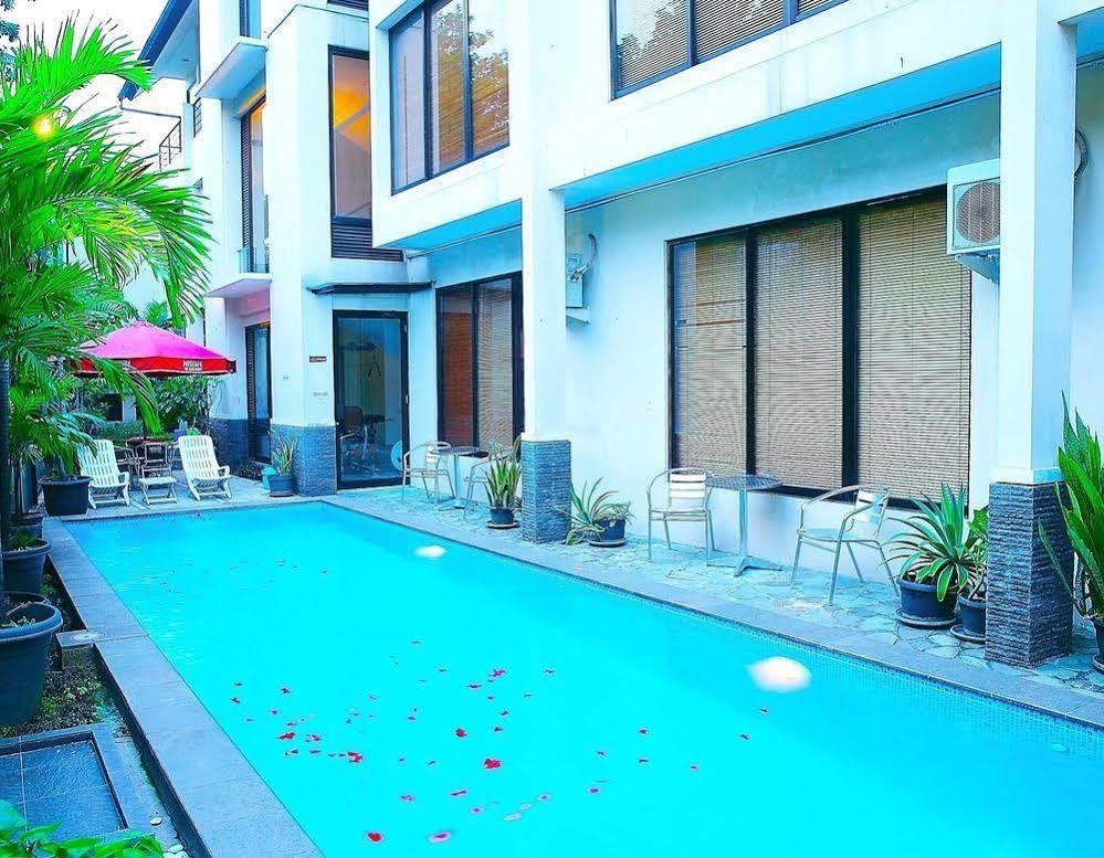 Arimbi Pejaten Suites Yakarta Exterior foto