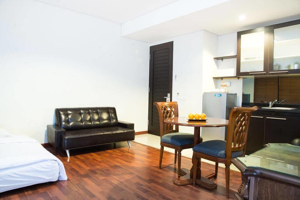 Arimbi Pejaten Suites Yakarta Exterior foto