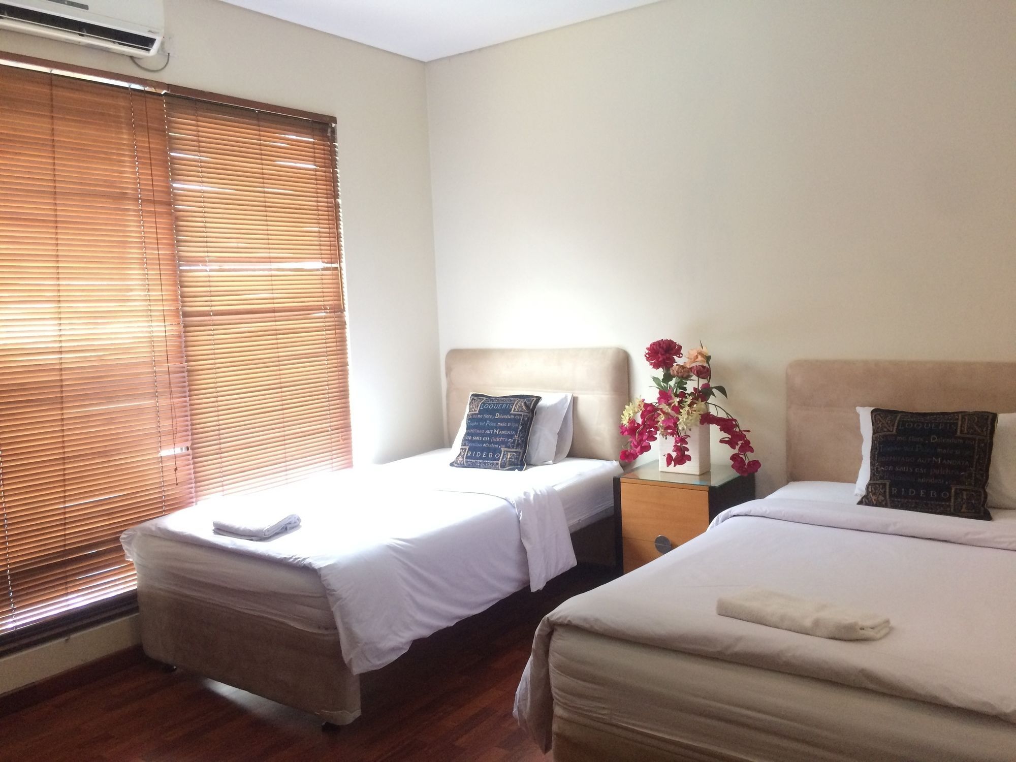 Arimbi Pejaten Suites Yakarta Exterior foto