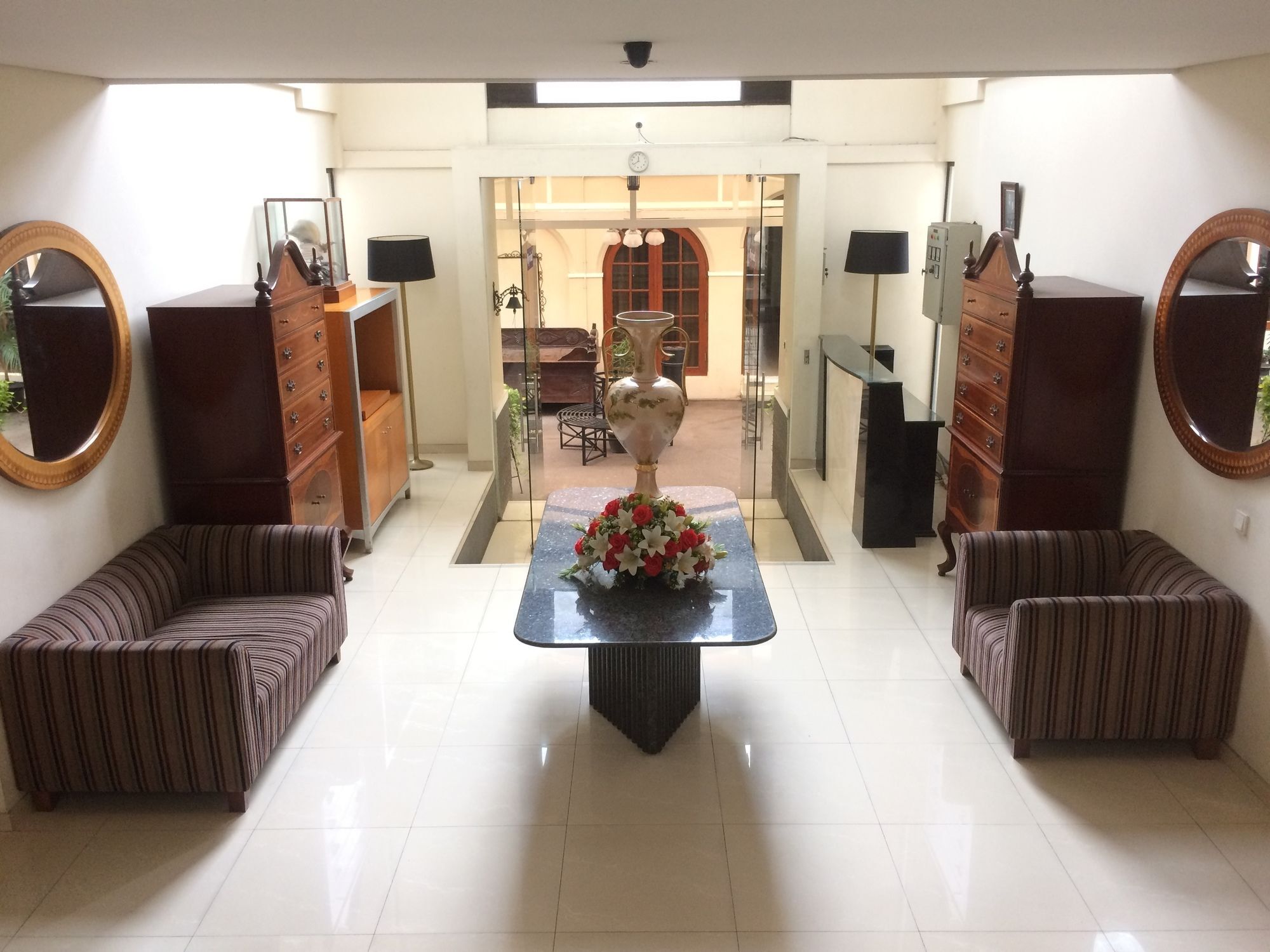 Arimbi Pejaten Suites Yakarta Exterior foto