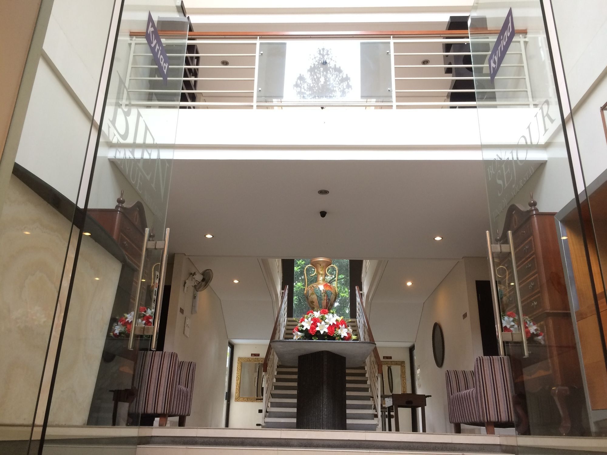 Arimbi Pejaten Suites Yakarta Exterior foto