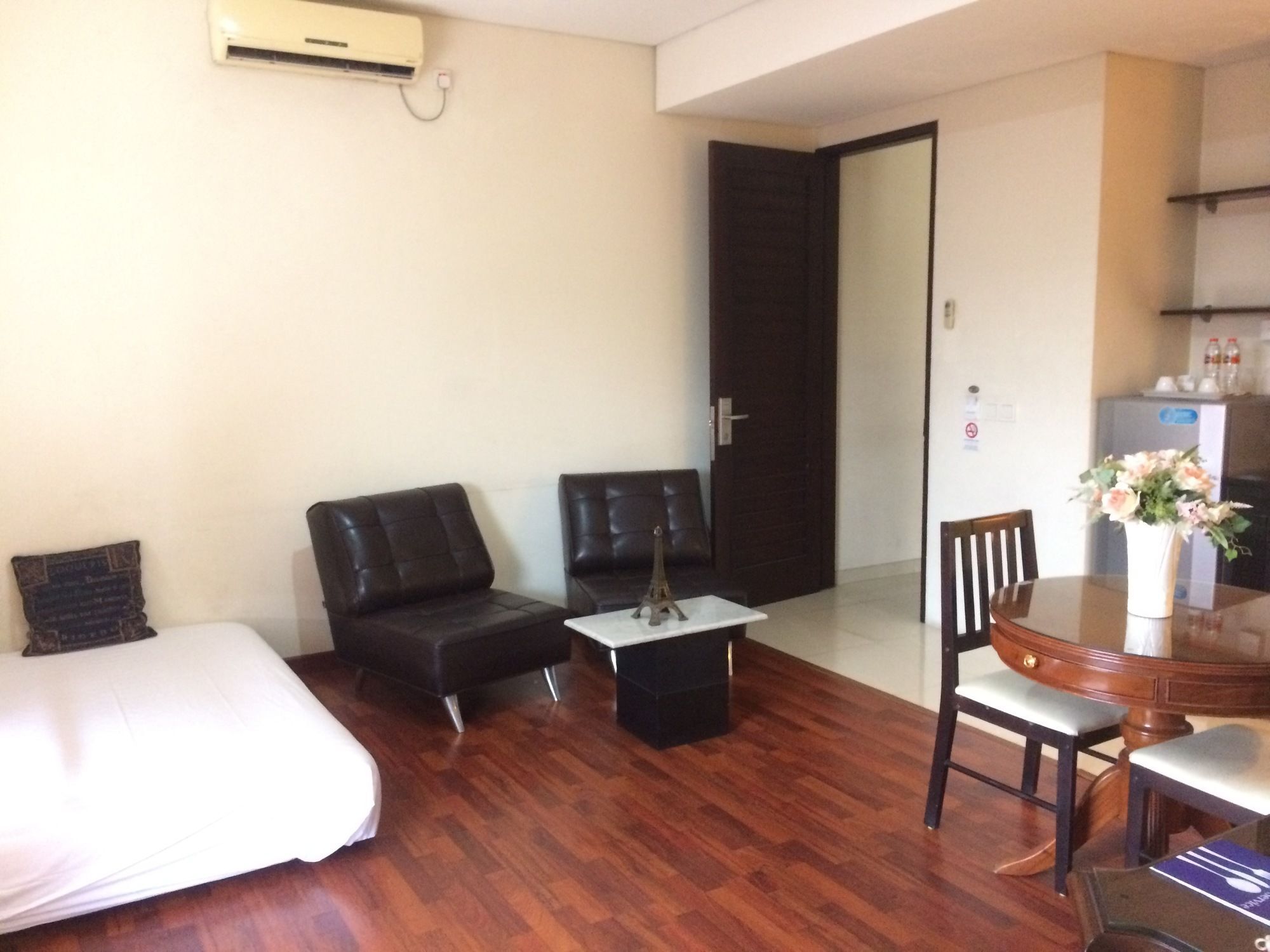 Arimbi Pejaten Suites Yakarta Exterior foto